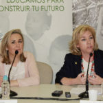 Dolores Serrat, junto a Blanca Abenia, durante su intervención en el acto.